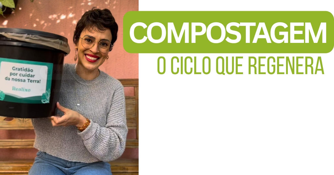 Mulher segurando um balde de coleta de resíduos orgânicos da Realixo 